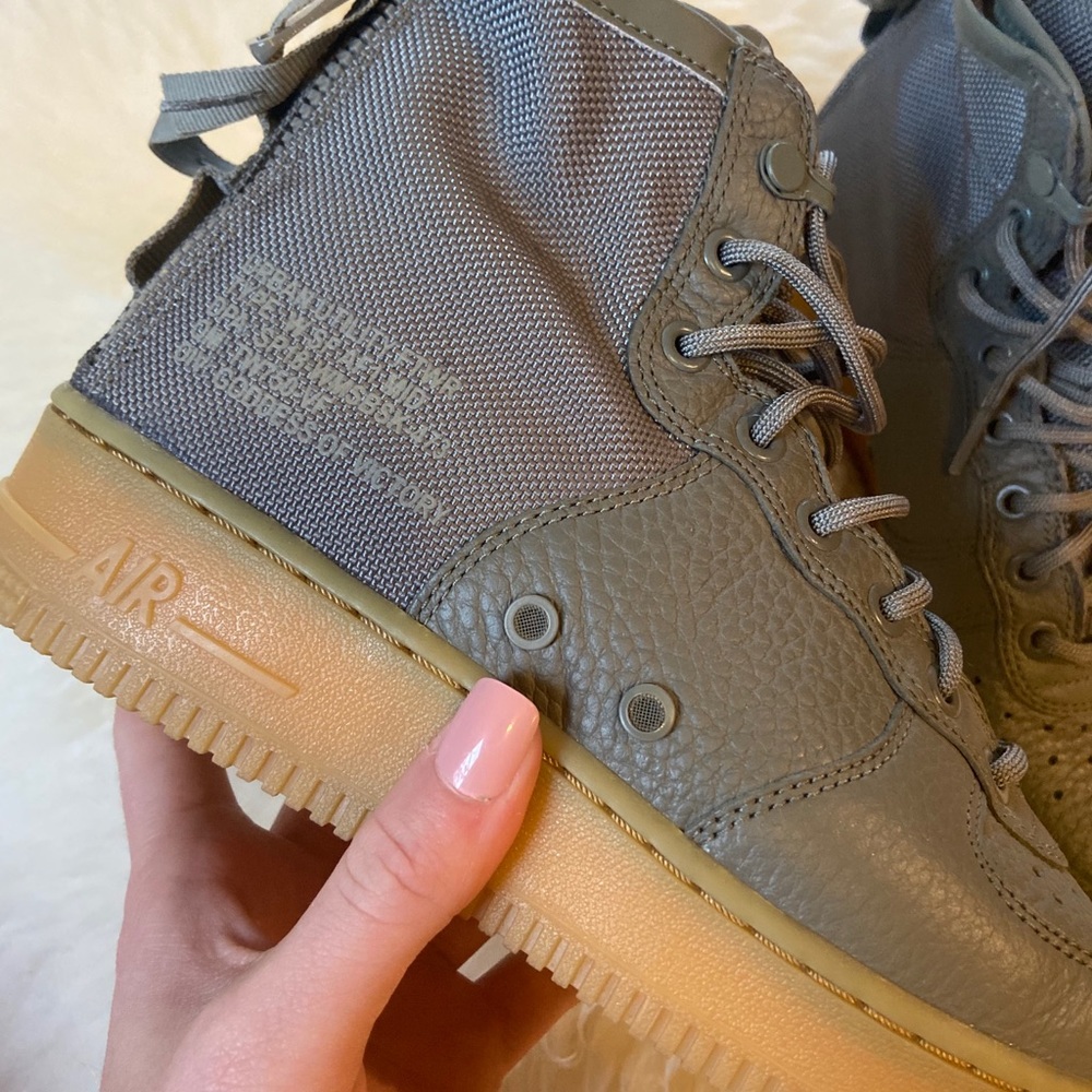 Women’s NIKE SF Air Force 1 MID